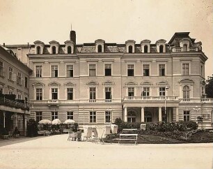 Teplitz (Teplice). Herrenhaus (Kurhaus Beethoven). Eingangsfront