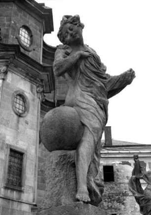 Skulptur, allegorische Darstellung: "Die Schweigsamkeit" (Original). Skulptur aus der Reihe "Die zwölf Tugenden"