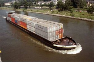 Koblenz: [Containerschiff auf dem Rhein]