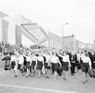 Parade durch die Innenstadt während des Festes der Freundschaft in Leipzig