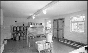 Heitersheim: Sammelstelle, innen, Tür geschlossen