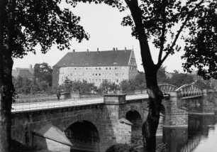 Grimma, Muldenbrücke und ehemaliges Schloss, seit dem 19. Jh. Amtsgericht