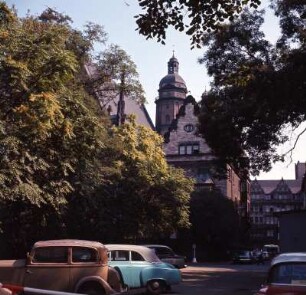Leipzig. Thomaskirche : Leipzig. Thomaskirchturm mit Pfarrhaus im Vordergrund