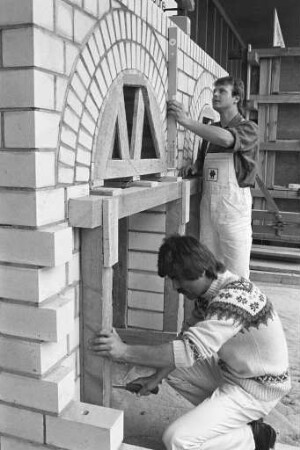 Ausstellung "sparen - bauen - wohnen ´84" in den Hallen am Festplatz