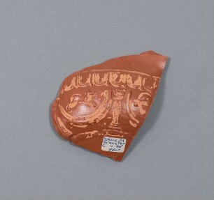 Teilstück einer Reliefschüssel als Brennprobe