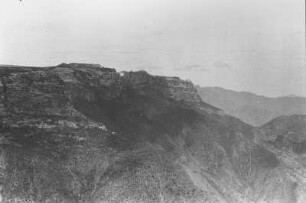 Rand des Altipiano mit Ostabfall am Cohaito : Blick in eine felsige Berglandschaft
