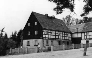Tharandt-Grillenburg. Alte Schmiede gegenüber von Gasthof und ehemaliger Mühle, am Grunder Weg