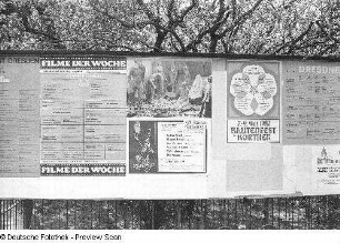 Plakatwand an einem Zaun, aufgenommen in Dresden