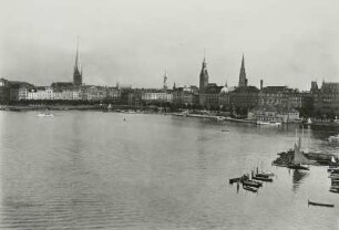 Hamburg-Altstadt mit Binnenalster, Blick von der Lombardsbrücke gegen den Jungfernstieg von Nordnordost