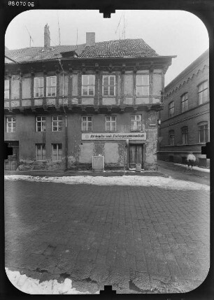 Quedlinburg, Breite Straße 42. Wohn- und Geschäftshaus (um 1550). Straßenfront (Teilansicht)