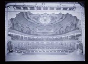 Centraltheater, Dresden: Ansicht Zuschauerraum und Bühne (Negativ zu Inv. Nr. TBS 100,09)