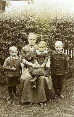 Mutter mit Kindern