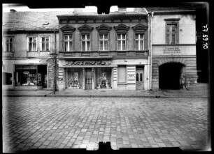 Bernau, Berliner Straße 31. Wohnhaus mit Laden (HO Kosmetik). Straßenfront