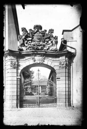 Tor (Portal) zur Hofhaltung in der Mühlenstraße (heute Rathaus)