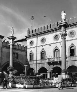 Ravenna. Piazza del Popolo. Ansicht mit dem Palazzo Comunale