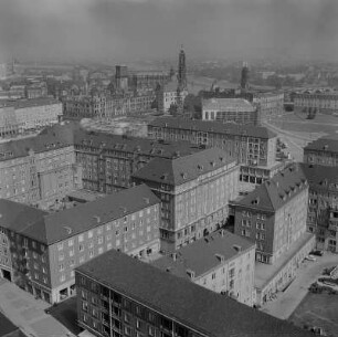 Dresden. Blick vom Rathausturm nach Nordwesten, Kulturpalast fehlt noch, Verkehrsmuseum eingerüstet