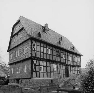 Weinbach, Burgring 18