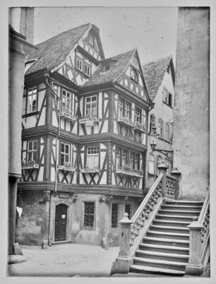 Rathausgasse Haus zu den vier Gekrönten und Eingangstreppe zum alten Rathaus