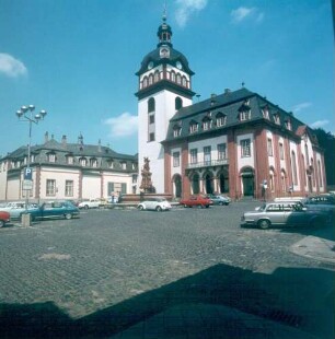 Weilburg. Marktplatz mit ehemaligem Rathaus und Kirche