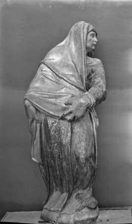 Hochaltar, oberes Stockwerk, Mittelnische, Kreuzigungsgruppe: Mater Dolorosa