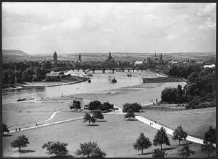 Dresden, Elbe : Dresden. Blick vom Aussichtspavillon am Waldschlösschen auf die Silhouette der Altstadt
