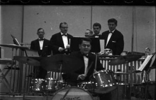 Donaueschingen: Donaueschinger Musiktage; Stadthalle; Schlagzeuggruppe Eddie Sauter mit Chr. Carros