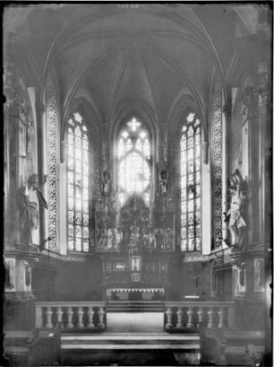Kenzingen Sankt Laurentius Kirche Innenansicht Richtung Chor