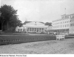 Hotel Kurhaus : Kurplatz mit Kurhaus (1814-1816; C. T. Severin) und Hotel "Kurhaus" (1795-1796; J. C H. v. Seydewitz)