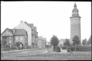 Finsterwalde. Hospitalstraße, rechts der Wasserturm