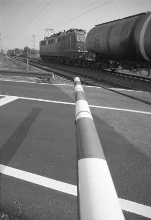 Zusammenhang der Beseitigung von schienengleichen Bahnübergängen und der Planung für die Nordtangente und Bundesstraße 10
