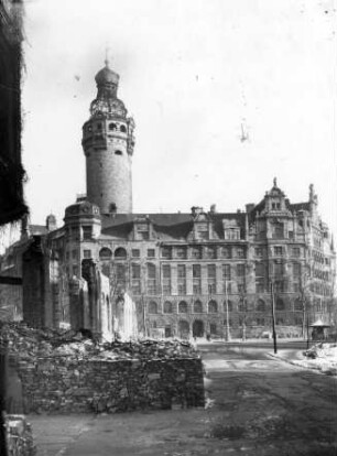 Teilzerstörtes Neues Rathaus