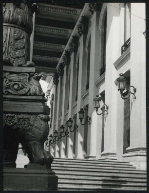 Nationaltheater, München Wiederaufbau: Ansicht Treppe zum Haupteingang