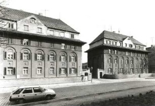 Dresden-Löbtau, Dölzschener Straße 17/19 und 21/23. Wohnhäuser (Johann-Meyer-Häuser) (1911; H. Erlwein). Straßenansicht mit Haupteingangs-Toranlage
