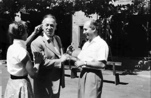 Basel, Schweiz: Komödie Basel; Immy Schell, Leopold Biberti und Dir. Karter