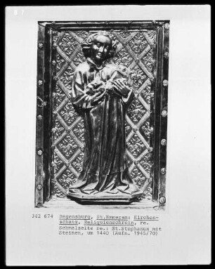 Schmalseite: Heiliger Stephanus mit Steinen