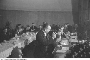 Dresden, Tolkewitz. II. Landesparteitag der SPD Sachsen in "Donaths Neuer Welt", Max Fechner, 6. April 1946