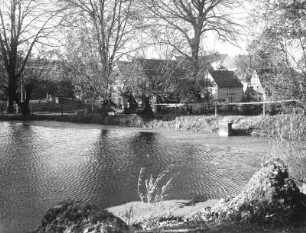 Bärenstein. Blick über den Dorfteich zum Dorfkern