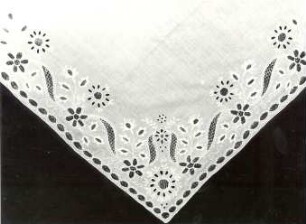 Detail eines Halstuches aus Drehsa : Bildende Volkskunst - Flachsfaser. Ort: Droždźij / Drehsa. Halstuch der ehemaligen Bautzener Tracht