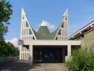 Ev. Dreieinigkeitskirche, Gemeindehäuser, Pfarrhaus; Berlin, Neukölln