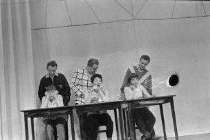 Szenenbilder aus "Neue Odyssee", Ballett in 5 Bildern von Albert Burkat mit Musik von Victor Bruns. Staatsoper Berlin, 15.11.1957 (Uraufführung am 16.11.1957)