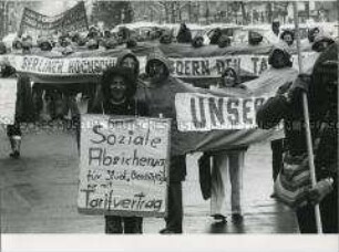 Tutoren der Freien Universität Berlin demonstrieren für Tarifverträge
