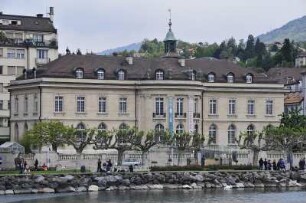 Vevey - Alimentarium : Blick auf das Museumsgebäude von Vevey. Aufgenommen am 19. Mai 2010 vom Genfer See aus