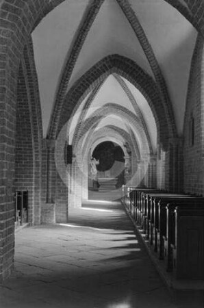 Seitenschiff der Klosterkirche Groß Rauden