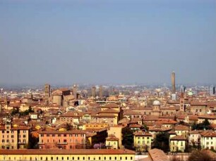 Bologna: Stadtzentrum mit San Petronio und Torre Asinelli