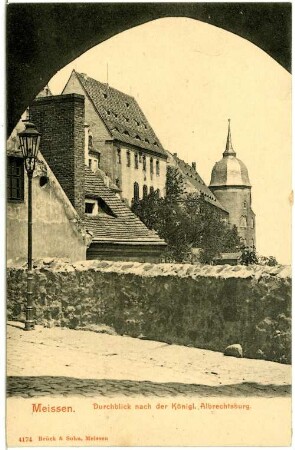 Meißen. Durchblick durchs Burgtor nach der Albrechtsburg