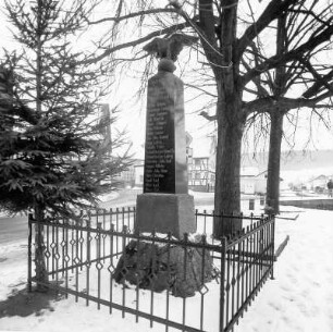 Kriegerdenkmal (Denkmalanlage); Nidda, Eichelstraße (K 204) (bei Nr. 54)