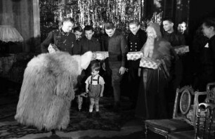Bukarest: Weihnachtsfeier bei Killingers, Weihnachtsmann und kleiner Bub