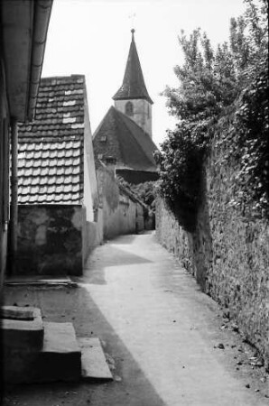 Müllheim: Gasse mit Kirche