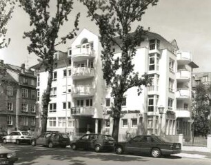 Dresden-Striesen, Haydnstraße 27. Wohnhaus mit Bank. Um 1994. Straßenansicht