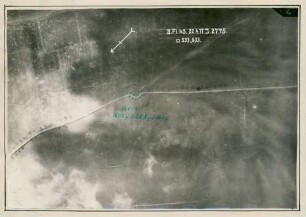 Foto des neuen Umgehungswegs hinter der feindlichen Front (Luftbild)